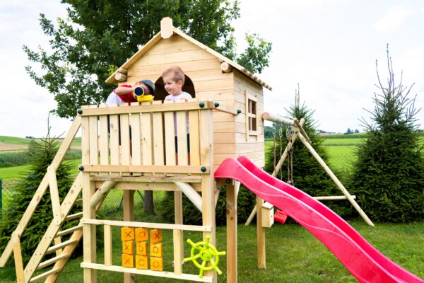 Drewniany domek dla dzieci 2